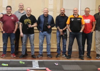 El club Rc Peñaranda reúne en su XV aniversario a aficionados de Madrid, Mataró y Navarra en la Quedada Mini Z San Miguel