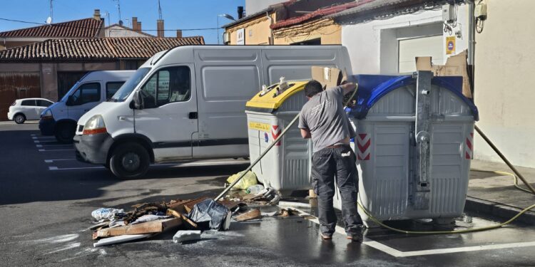Arden dos contenedores en Peñaranda en una misma tarde y en la misma zona y con los Bomberos interviniendo en Tarazona