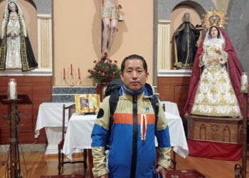 La ermita del Santo Cristo del Humilladero en Peñaranda recibe a su visitante más lejano, un peregrino llegado desde Corea