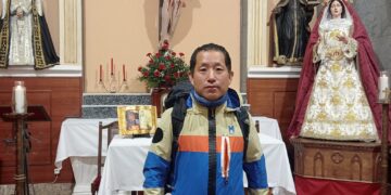 La ermita del Santo Cristo del Humilladero en Peñaranda recibe a su visitante más lejano, un peregrino llegado desde Corea
