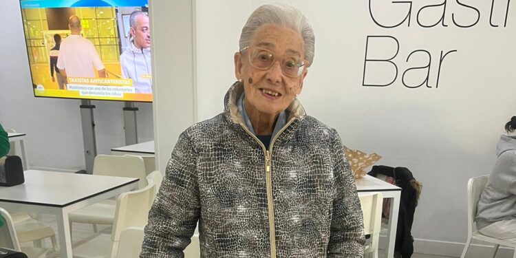 Muchas felicidades para Lourdes que hoy cumple 90 años en Peñaranda y a la que su familia quiere darle esta grata sorpresa