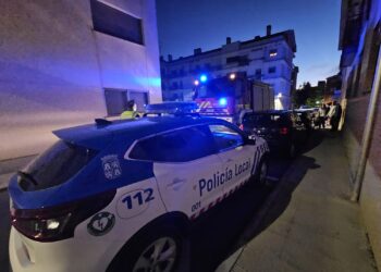 Policía Local de Peñaranda y Bomberos intervienen en un conato de incendio en la cocina de una vivienda situada en la calle El Payo