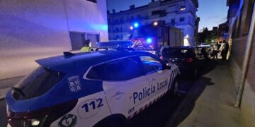 Policía Local de Peñaranda y Bomberos intervienen en un conato de incendio en la cocina de una vivienda situada en la calle El Payo