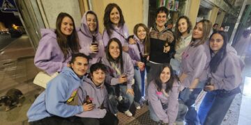 El pasacalles de las peñas llena de algarabía las calles y plazas de Peñaranda en la víspera de la festividad de San Miguel Arcángel