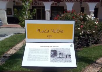 Tres años después la plaza Nueva de Peñaranda estrena por fin las placas informativas que recuerdan la historia de este lugar