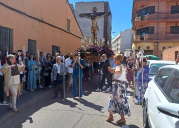 Peñaranda rinde honores al Santísimo Cristo de la Agonía con la misa en la iglesia de San Luis y la procesión hasta la plaza