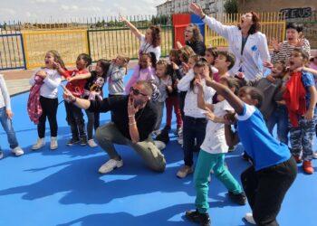 Jimeno visita el «Severiano» en Peñaranda: «Yo me considero niño y hablo a los niños de tú a tú, son espontáneos y geniales»