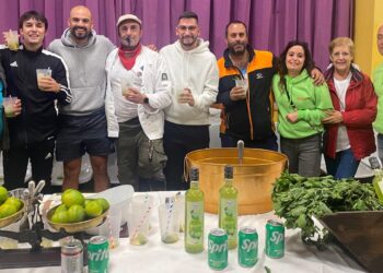 Los mojitos de Teo Marcos triunfan en Zorita de la Frontera en una noche festiva con gran ambiente en el salón municipal