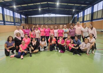 Gesto solidario en Peñaranda con el cáncer de mama: las alumnas de zumba acuden hoy a sus clases luciendo prendas rosas