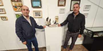 La pasión por la pesca de los hermanos Tasio y Paco Redondo llega a Peñaranda con una llamativa exposición en el CDS