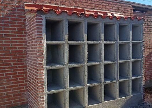 Peñaranda da respuesta a las peticiones vecinales y construye en el cementerio municipal un primer bloque con 24 columbarios