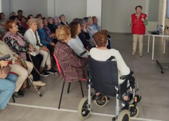 Por una mejor calidad de vida: Cruz Roja apoya en Peñaranda a más de 140 personas mayores para promover su autonomía