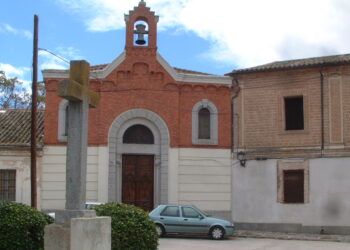 El PSOE pide una residencia de mayores para Santiago de la Puebla y el PP le acusa de «vender la moto a los pueblos»