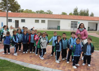 La carrera «El Milqui de San Vicente» del colegio La Encarnación llena de solidaridad y carreras el polideportivo de Peñaranda