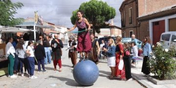 La IX edición de la Feria Mudéjar de Rágama llena de ambiente la plaza Mayor con actividades y animación para todos los públicos