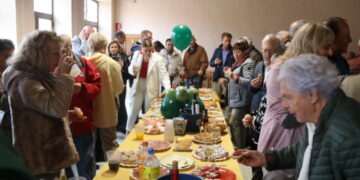 Despedida festiva pasada por agua en Mancera de Abajo con la procesión de la Virgen del Rosario y un animado convite