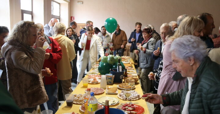 Despedida festiva pasada por agua en Mancera de Abajo con la procesión de la Virgen del Rosario y un animado convite