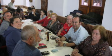 Rágama pone el broche a las fiestas del Rosario con un lleno total en el bingo solidario celebrado en el salón del Ayuntamiento