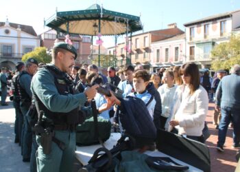 «De mayor quiero ser como tú»: espectacular despliegue de Policía Nacional, Guardia Civil y Policía Local ante los escolares