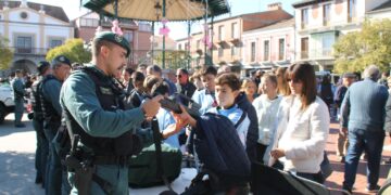 «De mayor quiero ser como tú»: espectacular despliegue de Policía Nacional, Guardia Civil y Policía Local ante los escolares