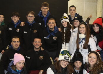 Las peñas ponen la animación y el colorido en Arabayona de Mógica en la víspera de la multitudinaria romería de Hornillos