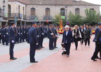 Peñaranda y la Base Aérea de Matacán estrechan su vínculo histórico en una solemne y emotiva Jura de Bandera civil