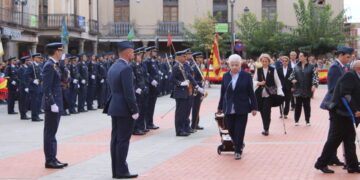 Peñaranda y la Base Aérea de Matacán estrechan su vínculo histórico en una solemne y emotiva Jura de Bandera civil