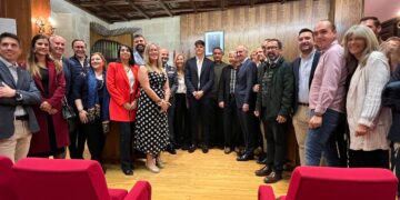 Alba de Tormes brinda una gran ovación al pregonero de las fiestas, el jugador de fútbol Adrián Hernández «Pica»