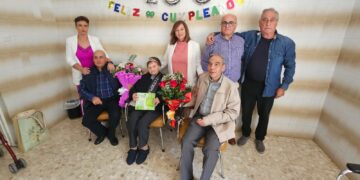 Teresa Marcos Hernández celebra sus 100 años de vida junto a su familia en la residencia del Sagrado Corazón en Peñaranda