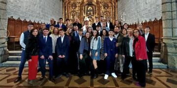 11 jóvenes reciben la Confirmación en la iglesia de Macotera en una ceremonia presidida por el obispo José Luis Retana