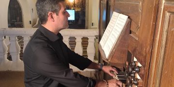 Carlos Paterson protagoniza en la iglesia de Palaciosrubios el primero de los dos conciertos del ciclo «Los sonidos centenarios»