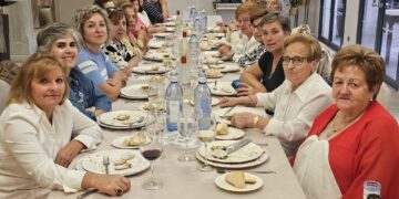 La asociación de mayores San Andrés de Palaciosrubios inicia el mes de octubre compartiendo una comida de confraternidad