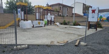 El parque Clara Campoamor de Peñaranda estrenará una zona de juegos infantiles inspirada en los castillos del escudo local