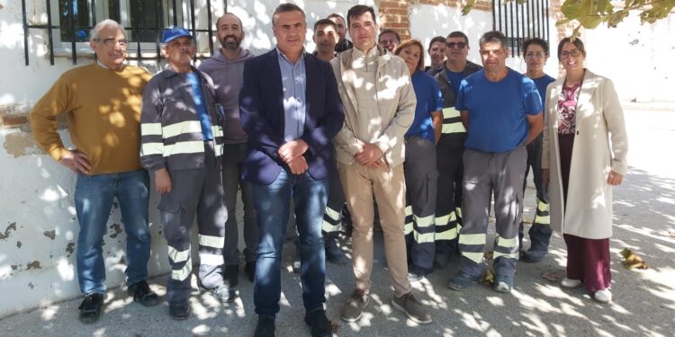 «Empleándonos Rágama» recibe la visita del diputado Antonio Labrador que recorre las obras con las que mejoran la localidad