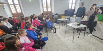 Los escolares descubren en Rágama la importancia del ganado ovino y conocen el trabajo de un pastor con sus ovejas