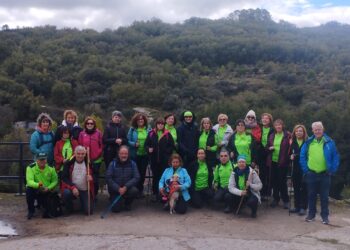 El club de senderismo Camino el Cristo, de Alaraz, disfruta de la ruta de los miradores en un domingo ya típicamente otoñal