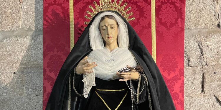 Nuestra Señora de la Soledad viste ya de luto en Peñaranda de cara a noviembre, mes dedicado tradicionalmente a los difuntos