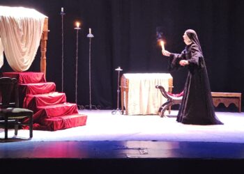 «Juana la loca, la reina que no quiso reinar» abre la temporada de teatro en Peñaranda con una destacada respuesta del público
