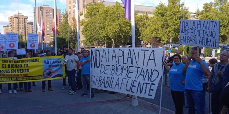 Vecinos de Babilafuente llevan a Valladolid sus protestas contra la futura planta de biogás que quiere instalarse en la localidad