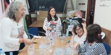 Villoruela se Mueve necesita 2.500 botellas y garrafas para un árbol de Navidad con el que volverá a sorprender al público