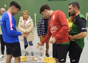 Paradinas FS y Bracamonte FS recaudan 2.500 euros para los damnificados por la DANA en Valencia y Castilla La Mancha