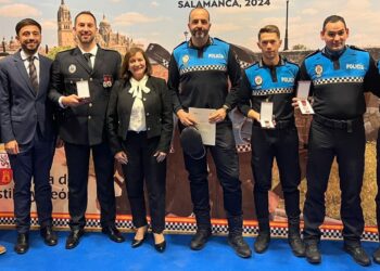 Cinco agentes de Peñaranda reciben la Medalla de Plata al Mérito Policial por salvar la vida a un ciudadano infartado