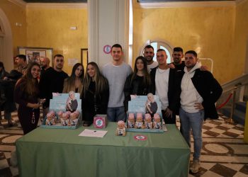 Peñaranda da visibilidad al sarcoma de Ewing con la proyección de «Mis ganas, ganan», una chocolatada y la venta de baby pelón