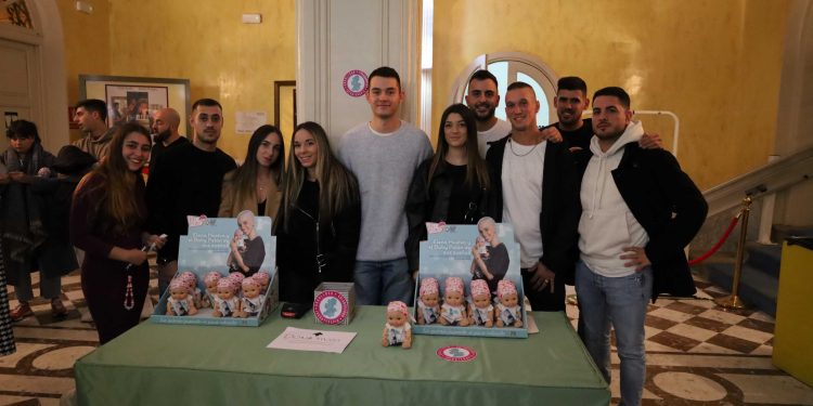 Peñaranda da visibilidad al sarcoma de Ewing con la proyección de «Mis ganas, ganan», una chocolatada y la venta de baby pelón