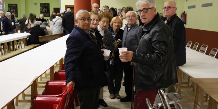 Palaciosrubios honra a San Andrés con misa, procesión, convite, paella popular, bingo, discomóvil y mucha diversión vecinal