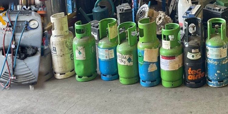 La Guardia Civil investiga irregularidades en la gestión de gases refrigerantes fluorados en varios desguaces de la provincia