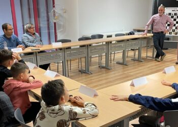 Peñaranda acerca el ajedrez a los adultos y niños a partir de siete años cada viernes en las aulas del Centro de Desarrollo CDS
