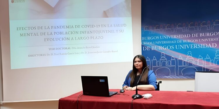 Arancha Bernal logra sobresaliente cum laude en su tesis sobre los efectos de la pandemia en la salud mental de niños y jóvenes
