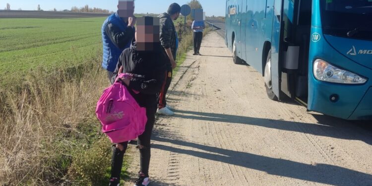 Una avería mecánica deja tirados a más de una veintena de usuarios de la línea de bus que comunica Peñaranda y Salamanca
