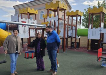 Peñaranda completa el parque Clara Campoamor con una nueva zona de juegos infantiles tras una inversión de 31.000 euros